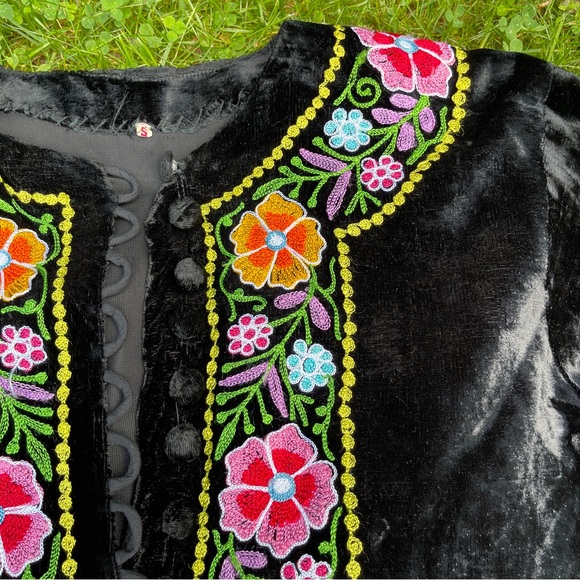 60s 70s Vtg black velvet embroidered boho button front tunic top shirt Size S - Picture 3 of 16